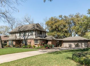 120 Arrowwood St, Lake Jackson, TX 77566
