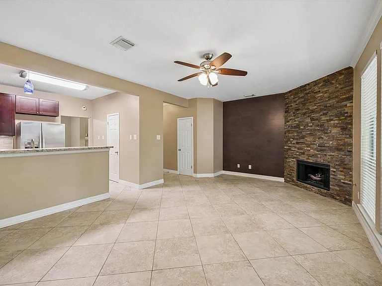 9 E Willowwood Ct — Photo 2