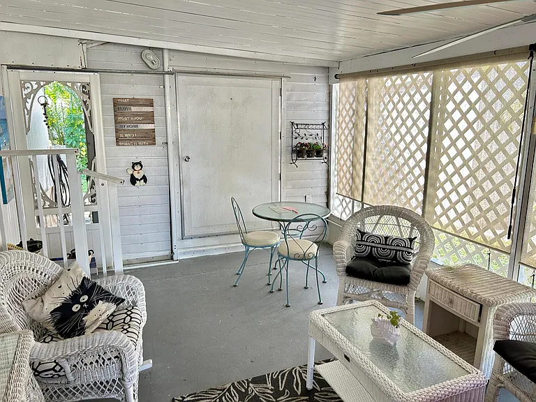 425 E Bougainvillea Dr — Photo 12