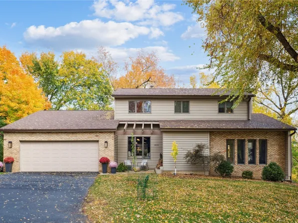 3628 Honey Hill Dr SE, Cedar Rapids, IA 52403