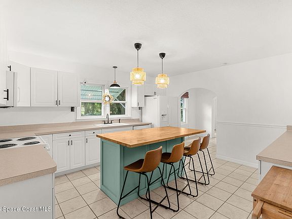 2nd image of 1724 Angel Ave