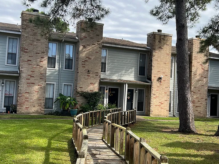 Cypresswood Crossing Apartments — Photo 8