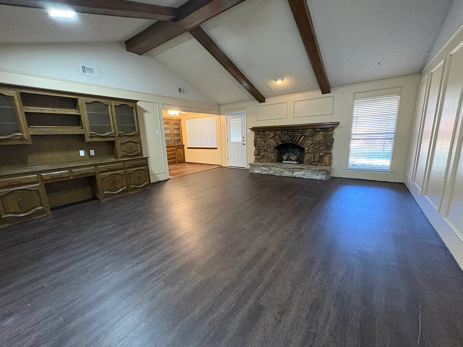 3 bed, 2463 sqft, $2,100 — Photo 3