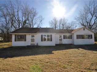 1113 W Cato Springs Rd, Fayetteville, AR 72701