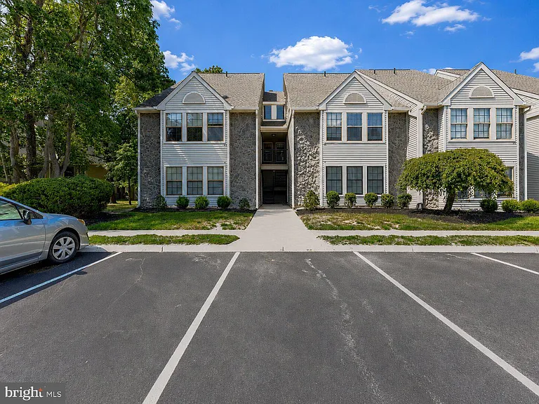 19 Summit Ct — Photo 1