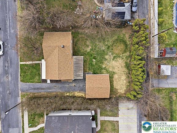 3rd image of 1229 W Whitehall St