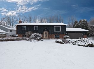 9471 Ridgeside Dr, Mentor, OH 44060