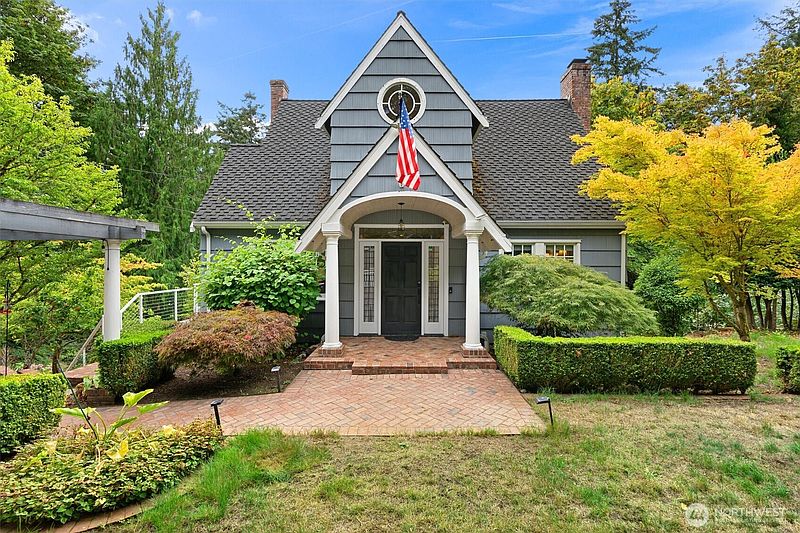 2nd image of 4943 Indian Road NE