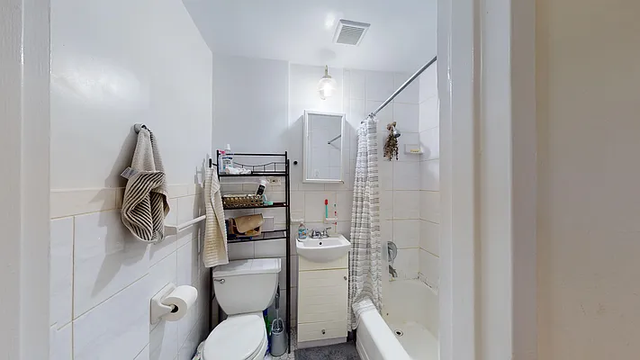 Rented by Bond New York | media 18