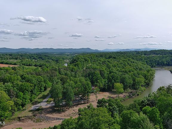 3rd image of 765 Poplar Springs Rd