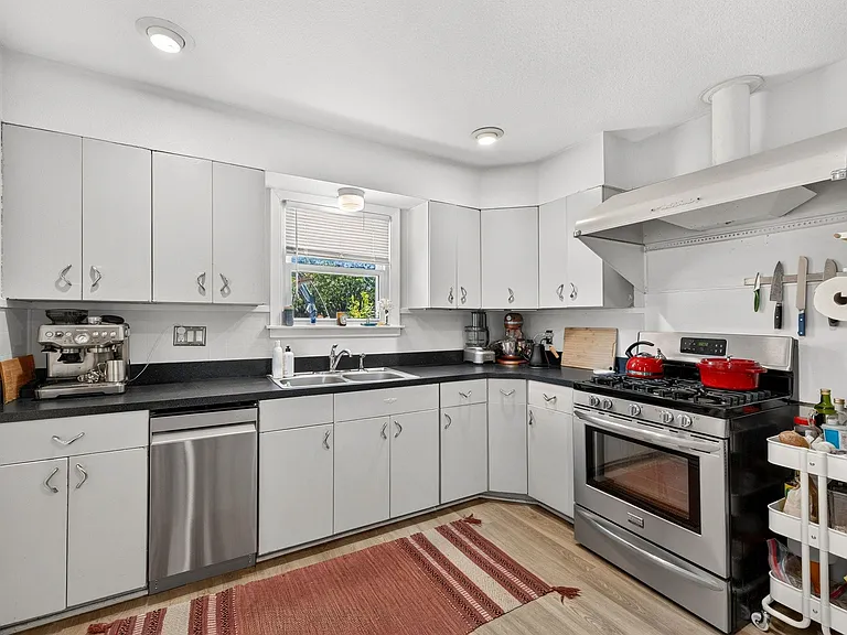 200 E Skyview Rd — Photo 14
