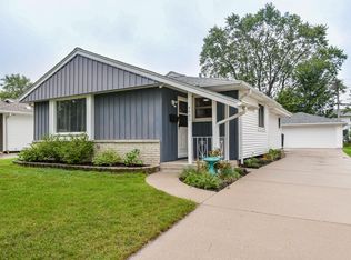 4880 N 104th St, Milwaukee, WI