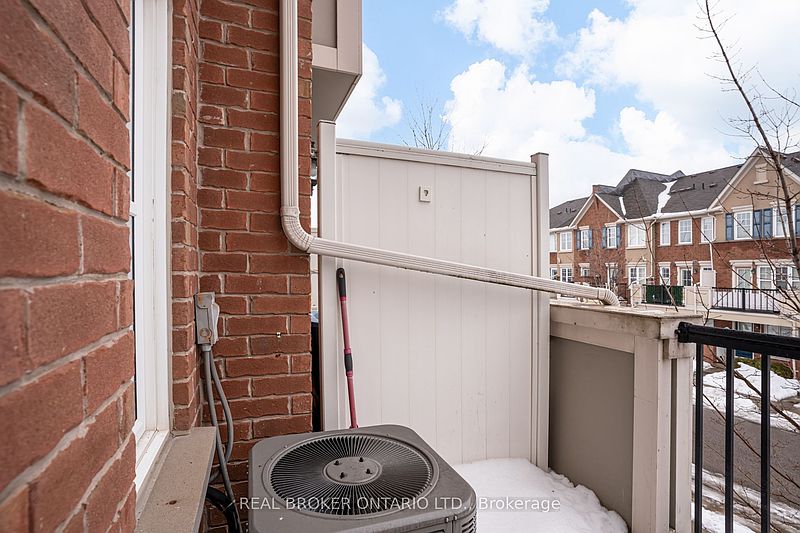 Toronto Townhouse for rent - 2 Bedrooms — photo 11