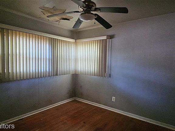 5th image of 17137 Pierson St