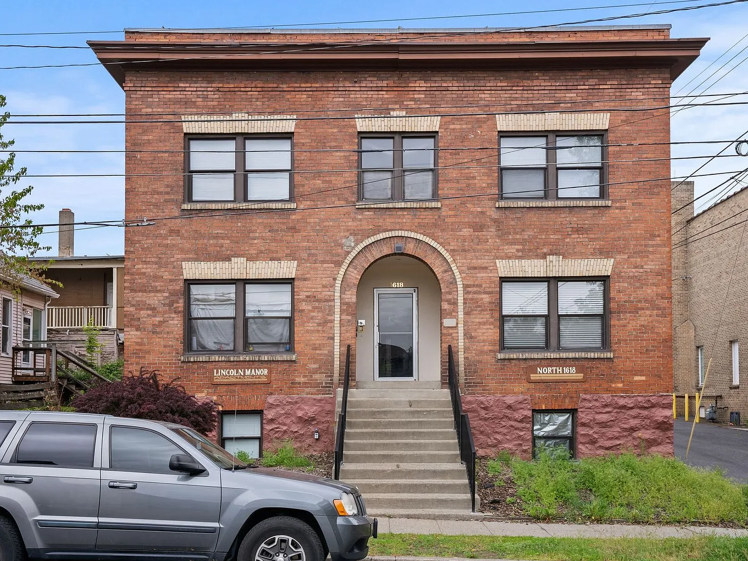 Lincoln Manor Apartments — Photo 2