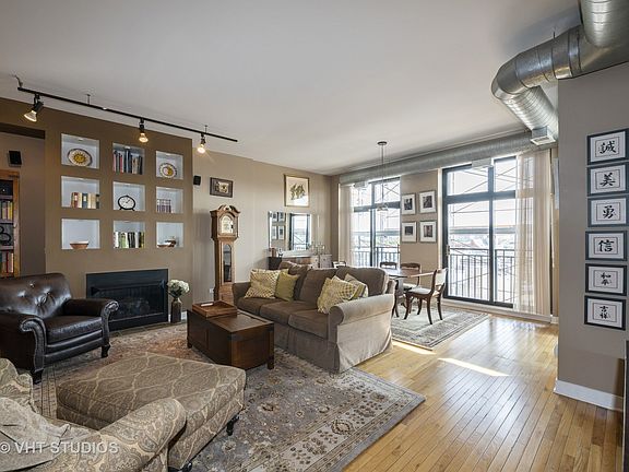 3rd image of 1635 W Belmont Ave APT 707