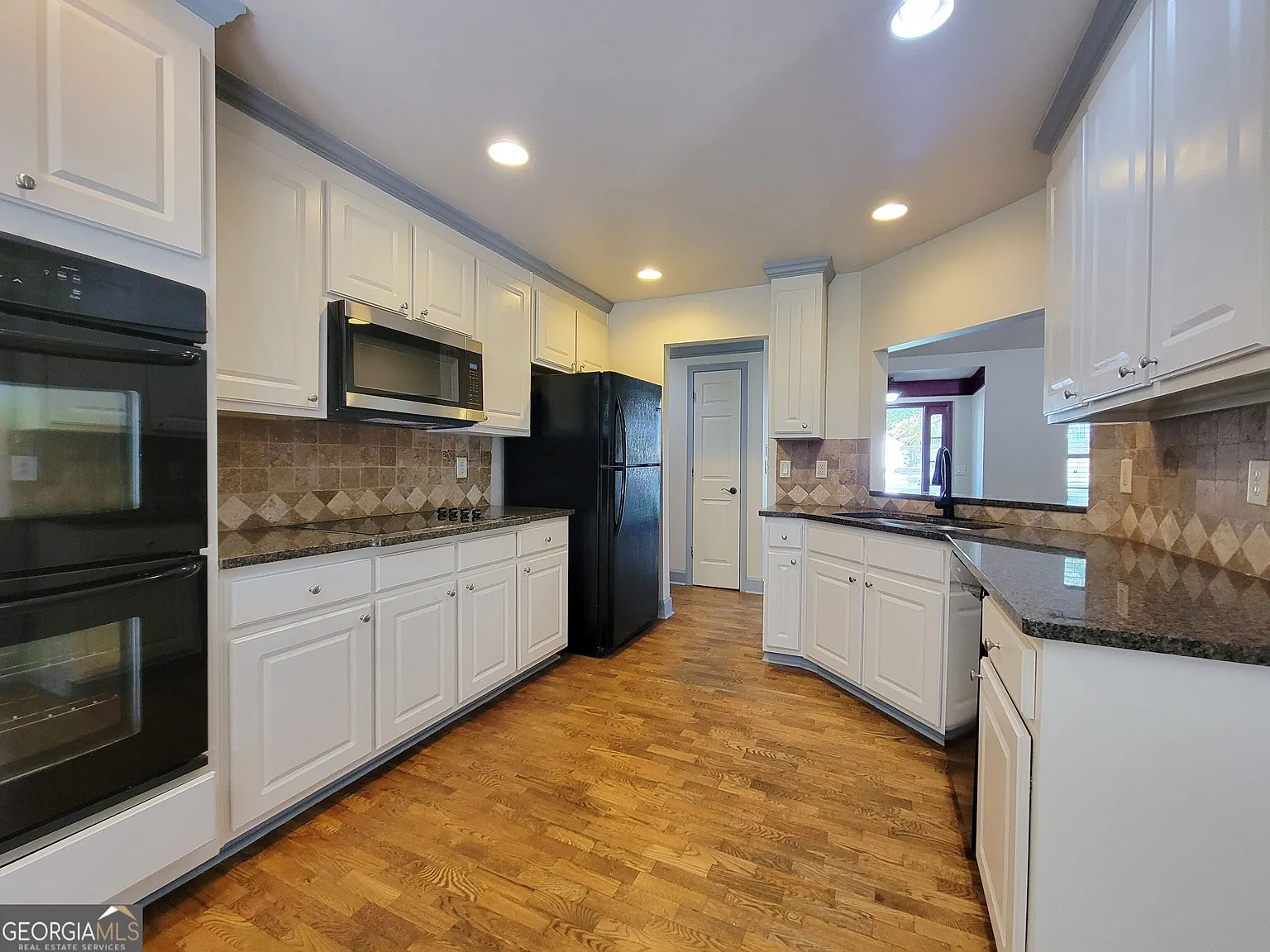 3 bed, 2.0 bath, 1319 sqft, $1,975 — Photo 4