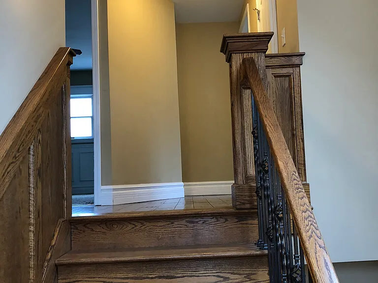 907 Vandalia St — Photo 5