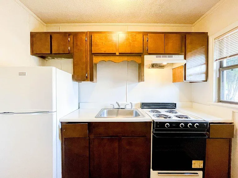 Liberty Court — Photo 10