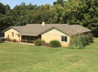 22 Crestwood Dr, Arkansas City, KS 67005