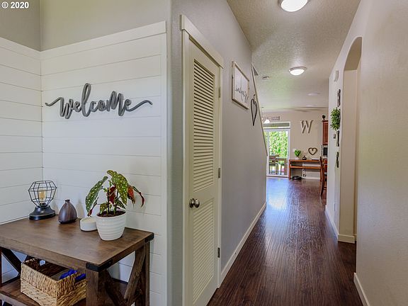 4th image of 10110 NE 144th Ct