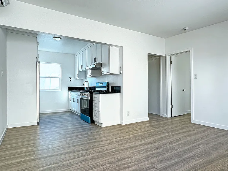 637 E 23rd St #4 — Photo 13
