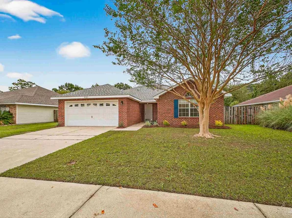 2323 Tall Oak Dr, Cantonment, FL 32533