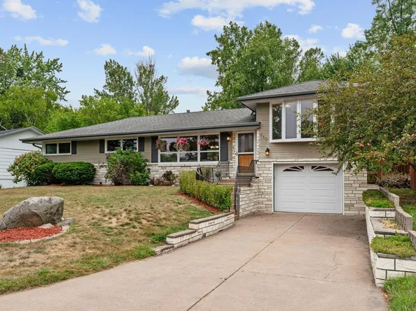 810 Oakwood Dr, New Brighton, MN 55112