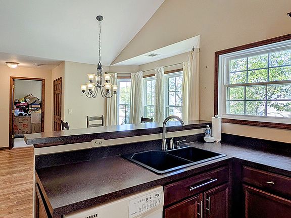 4th image of 326 Stillwater Ct #0