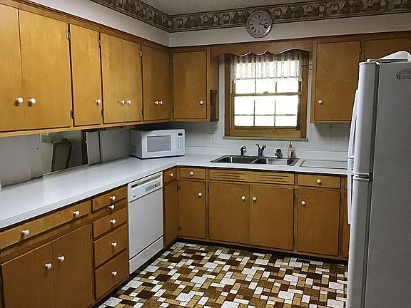 3rd image of 100 Park Ln SW