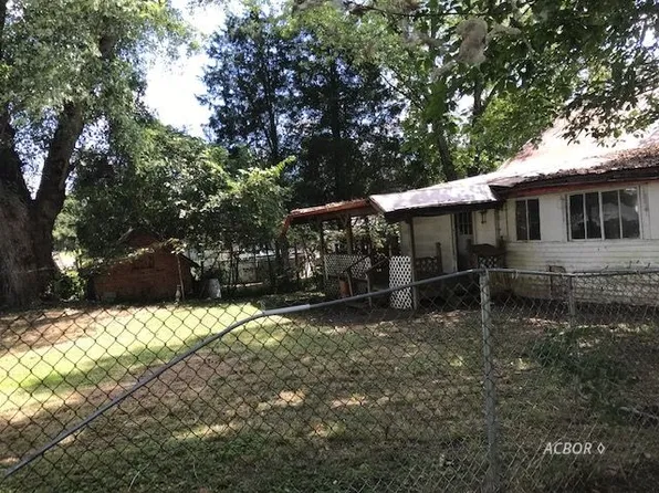 930 Logan St, Middleport, OH 45760