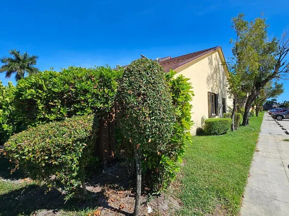 491 Springdale Circle, Palm Springs, FL 33461