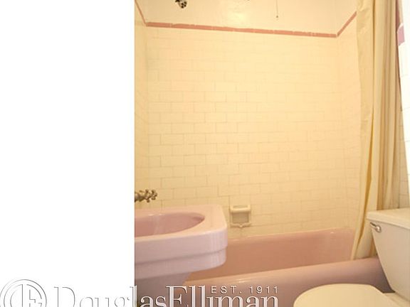 3rd image of 11 Waverly Pl APT 10B