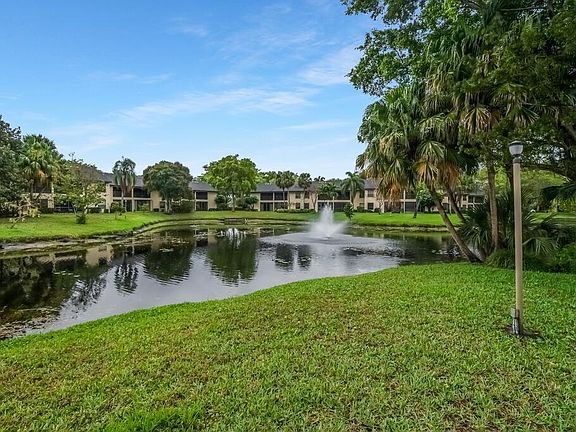 4th image of 3047 Carambola Circle S #2324