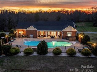 5174 S Oak Cir, Granite Falls, NC 28630