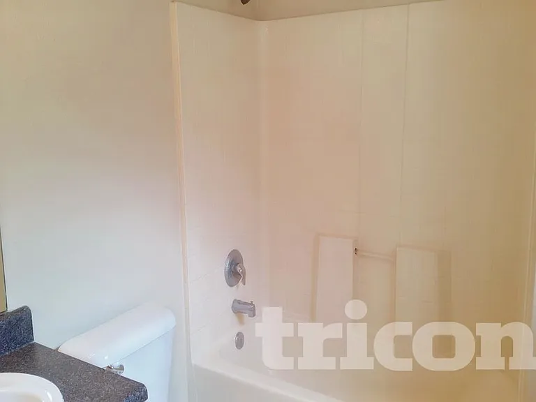 7808 Hidden Hollow Dr — Photo 4