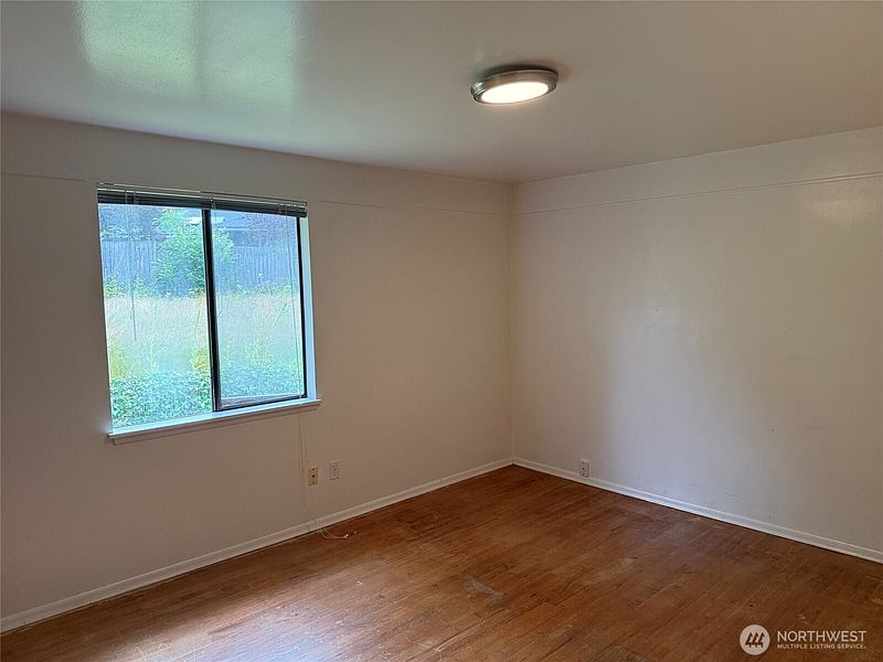 4th image of 15109 SE Newport Way