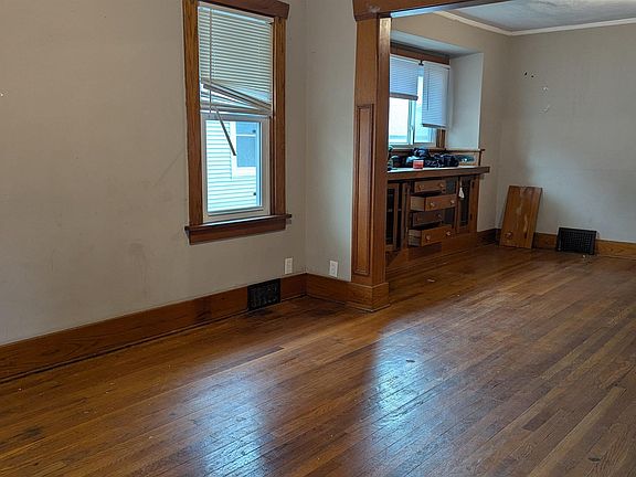 4th image of 2822 S 32nd St