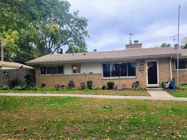 2246 Alta Vista Dr, Waukegan, IL 60087