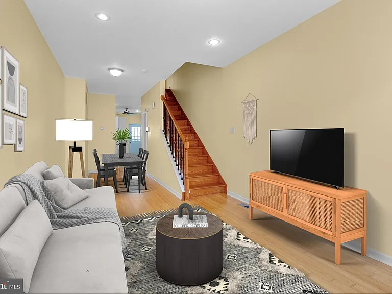 2476 Emerald St — Photo 1