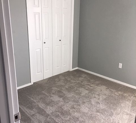 middle bedroom