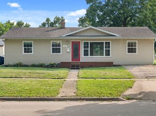 1419 E Dresser Rd, Dekalb, IL 60115