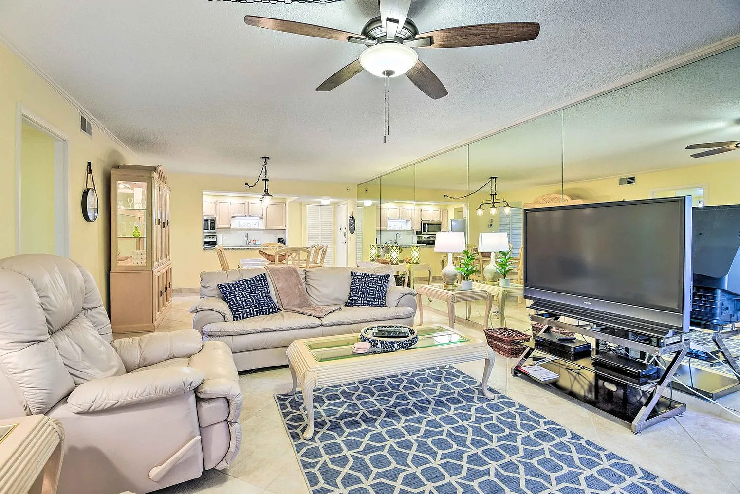4 bed, 3.0 bath, 1797 sqft, $7,015 — Photo 4