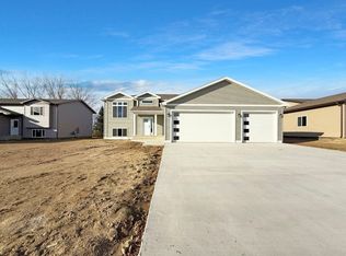 332 7th Ave SW, Surrey, ND 58785