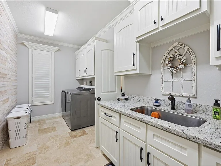 302 Spring Brook Ct — Photo 10