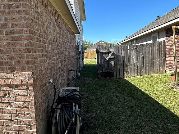 4th image of 11010 View Pointe Ln