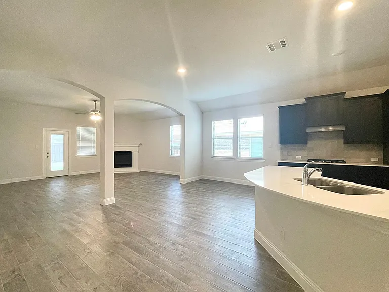 2924 Log Cabin Dr — Photo 12