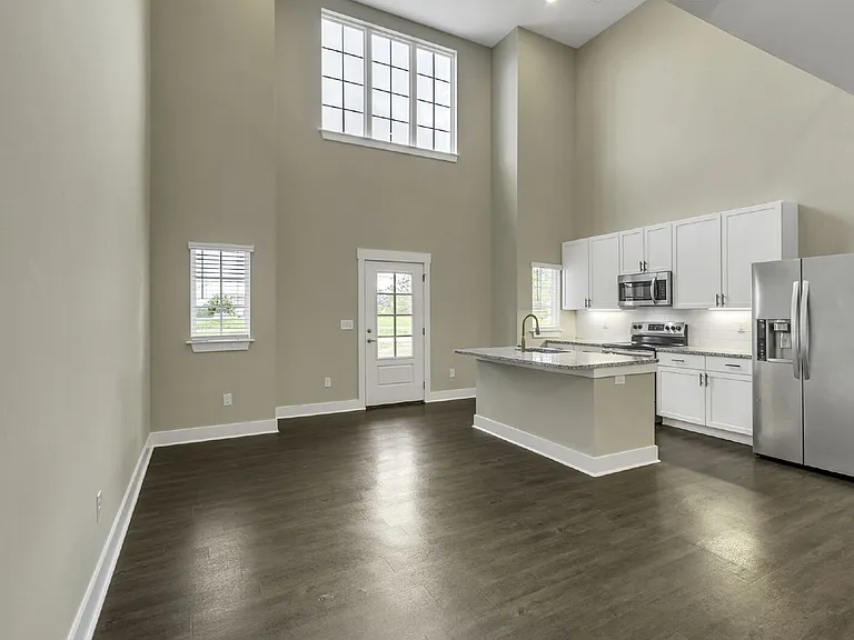 8 Tolar Rd — Photo 2