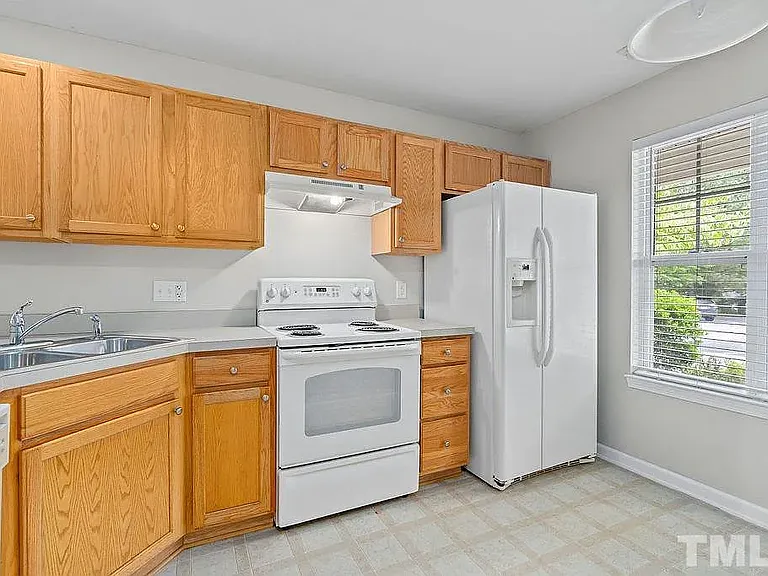 216 Harbor Haven Dr — Photo 3