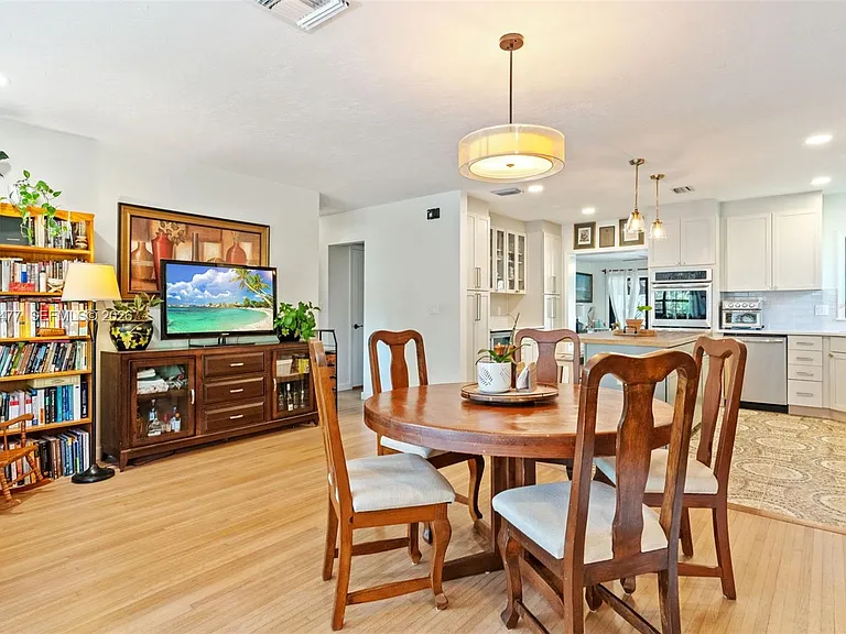 550 Westward Dr — Photo 9